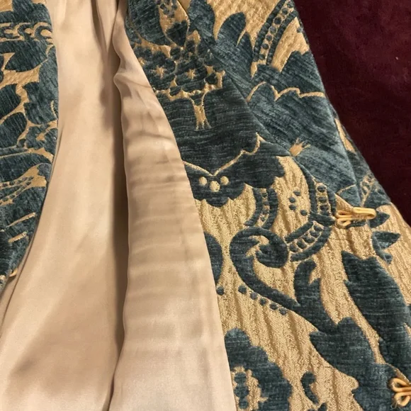 Italian Brocade Coat with matching Handbag - Picture 9 of 15